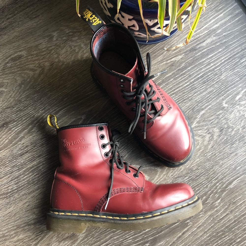 Dr. Martens 1460 Smooth 8-eyelet boots